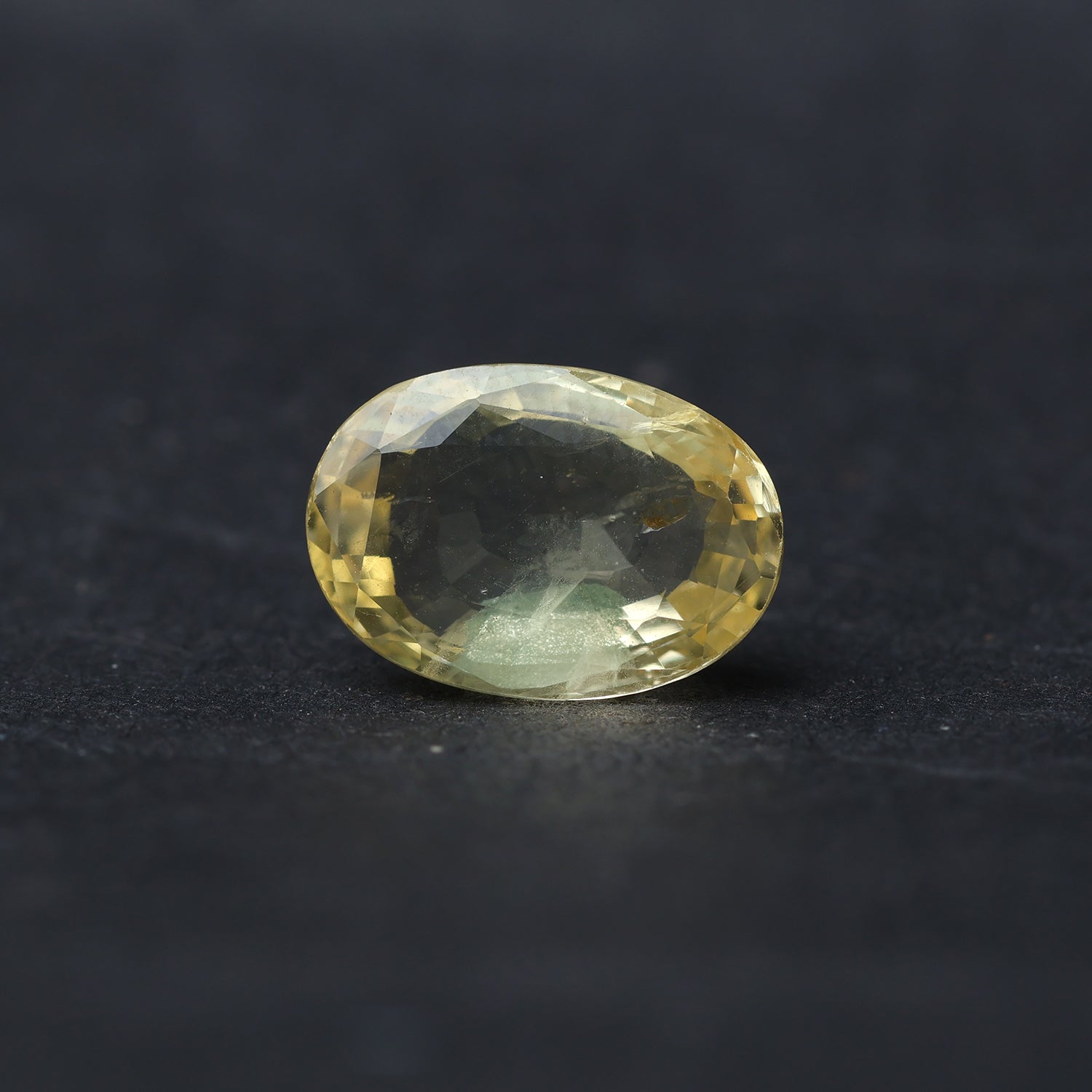 Yellow Sapphire - 5.58 Carat (Ceylon)