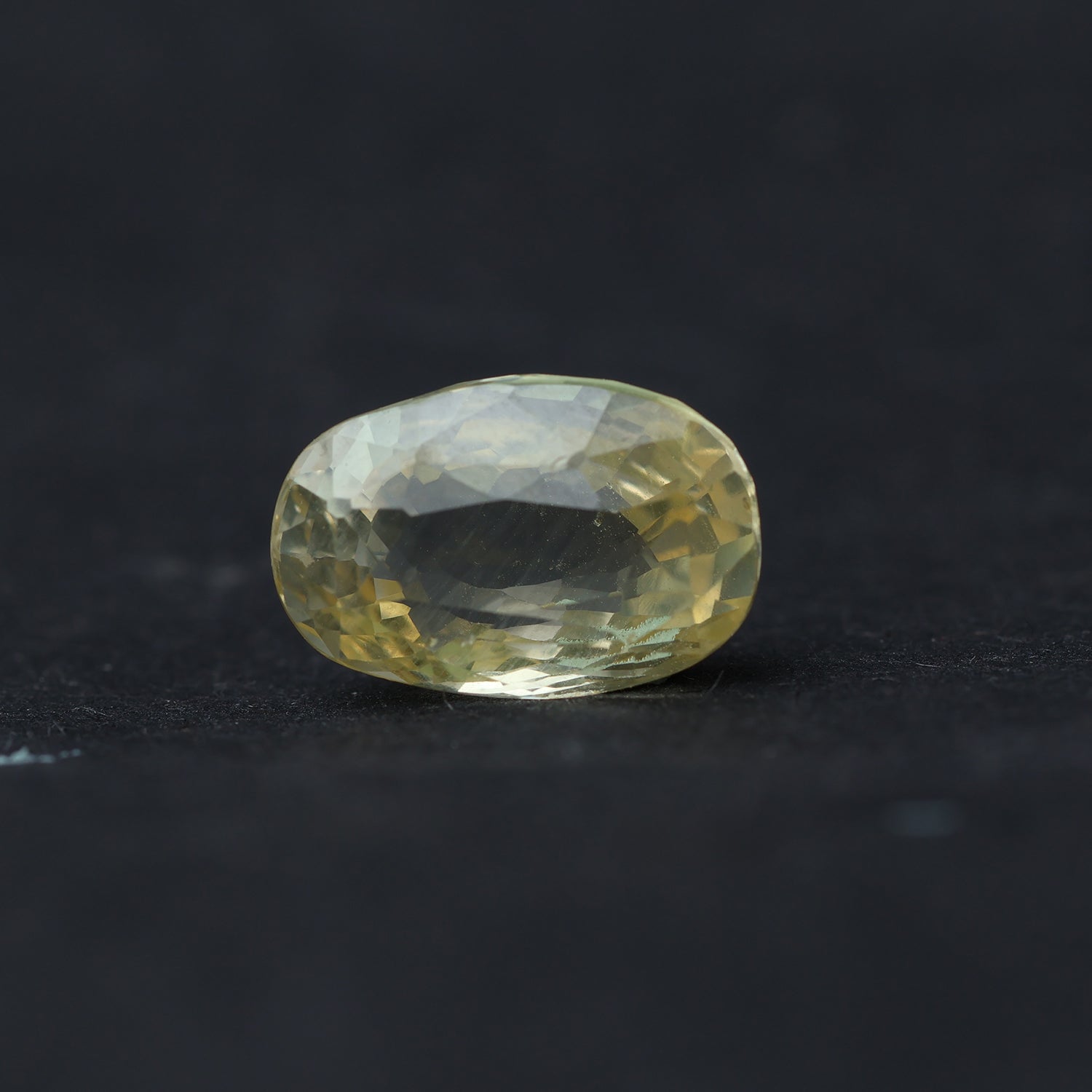 Yellow Sapphire - 5.57 Carat (Ceylon)
