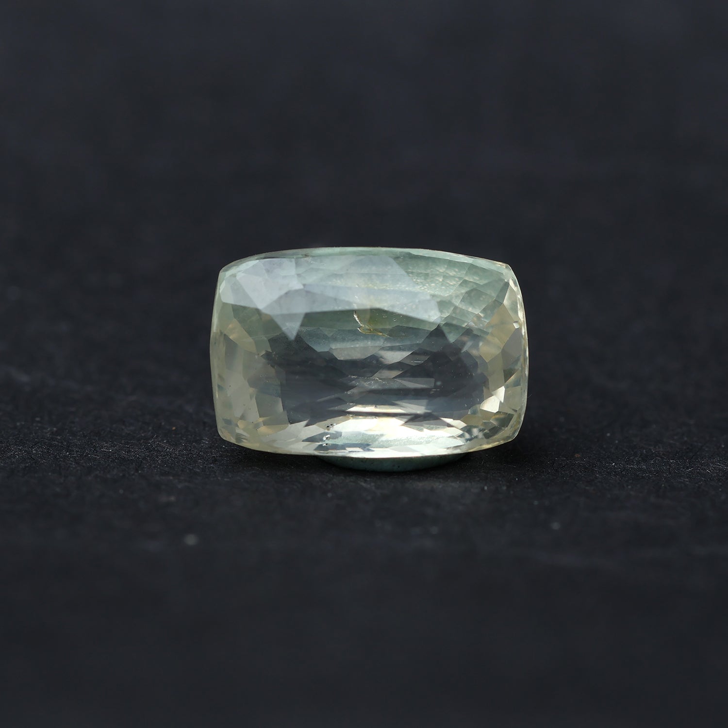 Yellow Sapphire - 6.05 Carat (Ceylon)