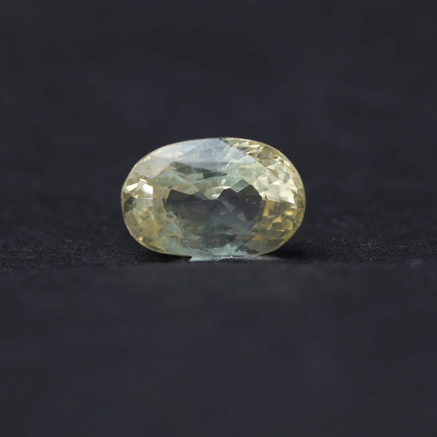 Yellow Sapphire - 5.29 Carat (Ceylon)