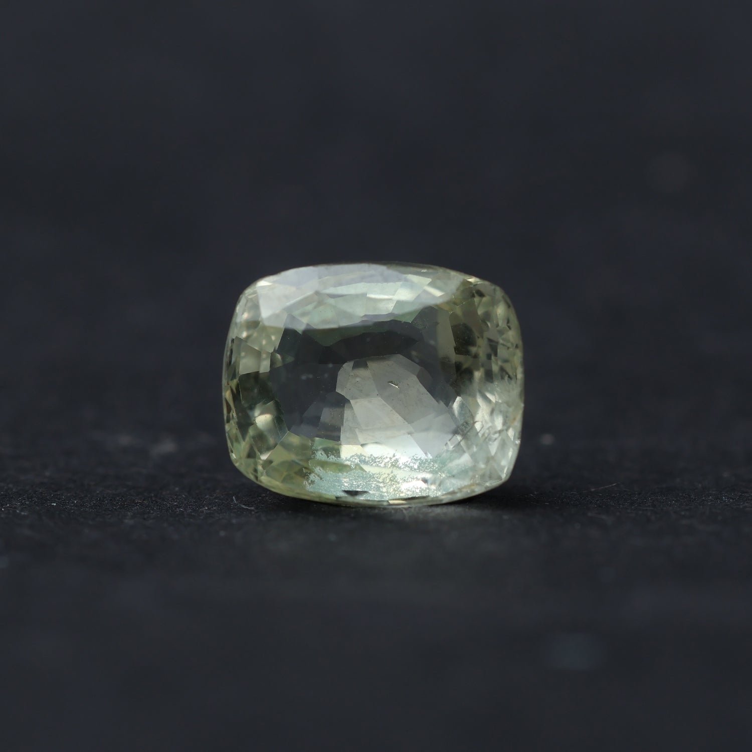 Yellow Sapphire - 5.64 Carat (Ceylon)