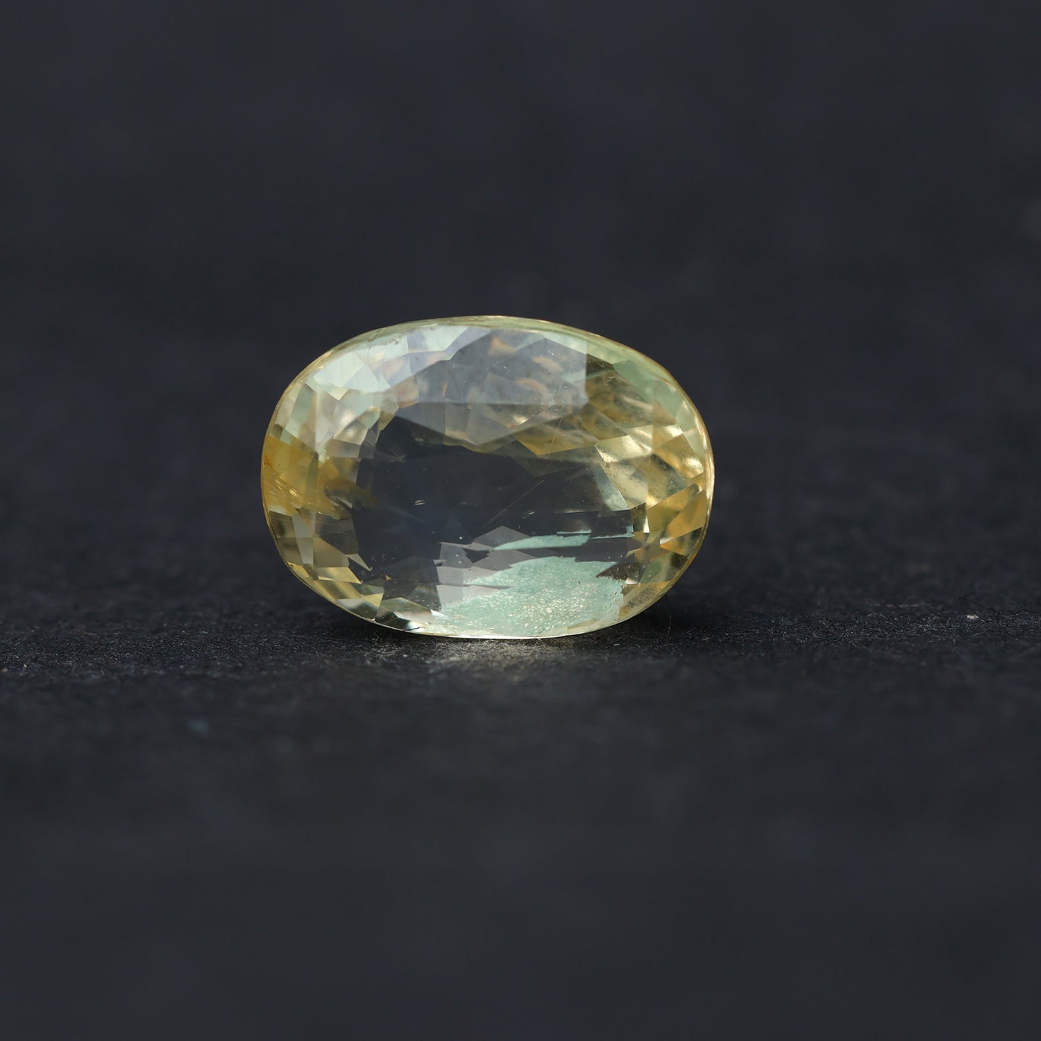 Yellow Sapphire - 5.11 Carat (Ceylon)
