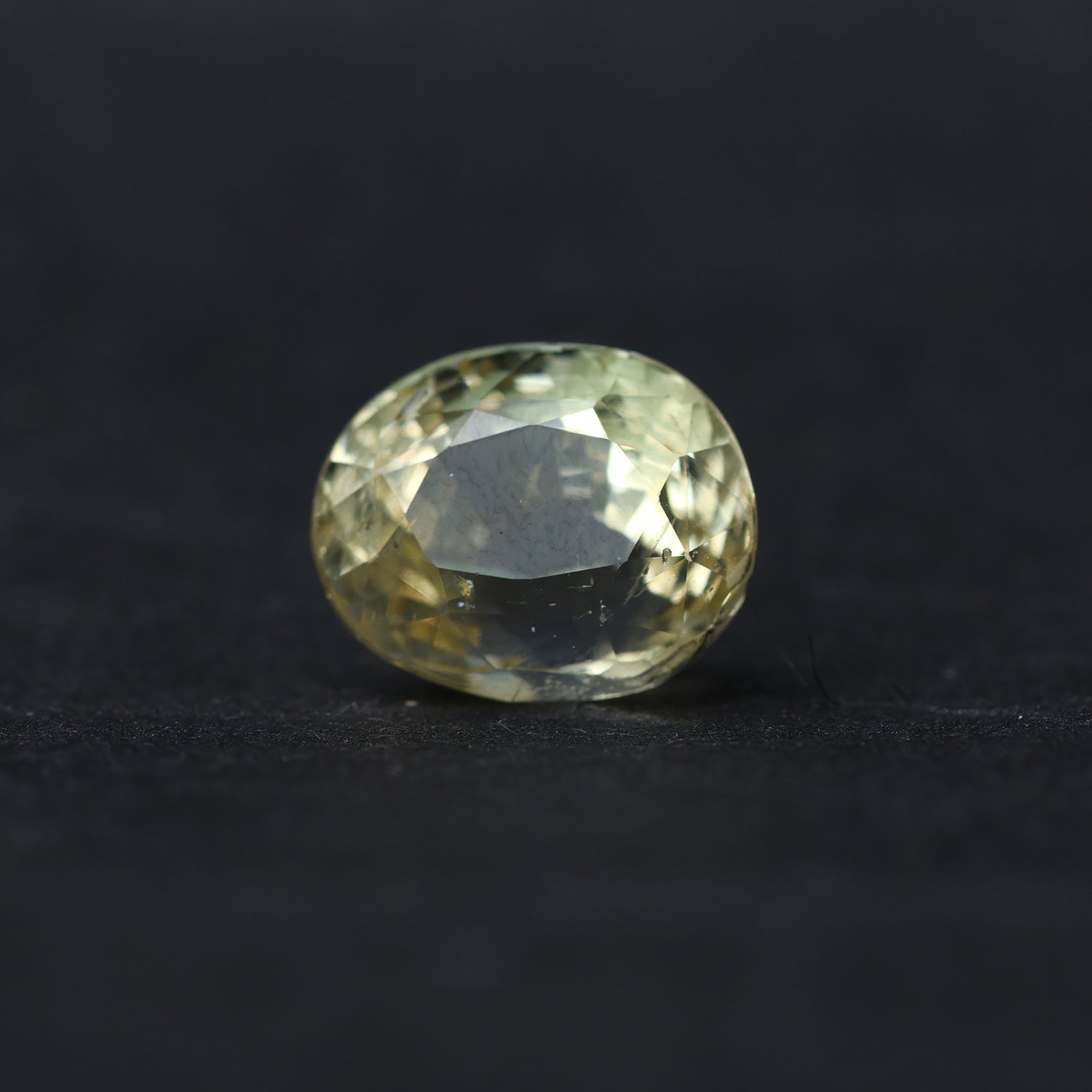Yellow Sapphire - 6.06 Carat (Ceylon)