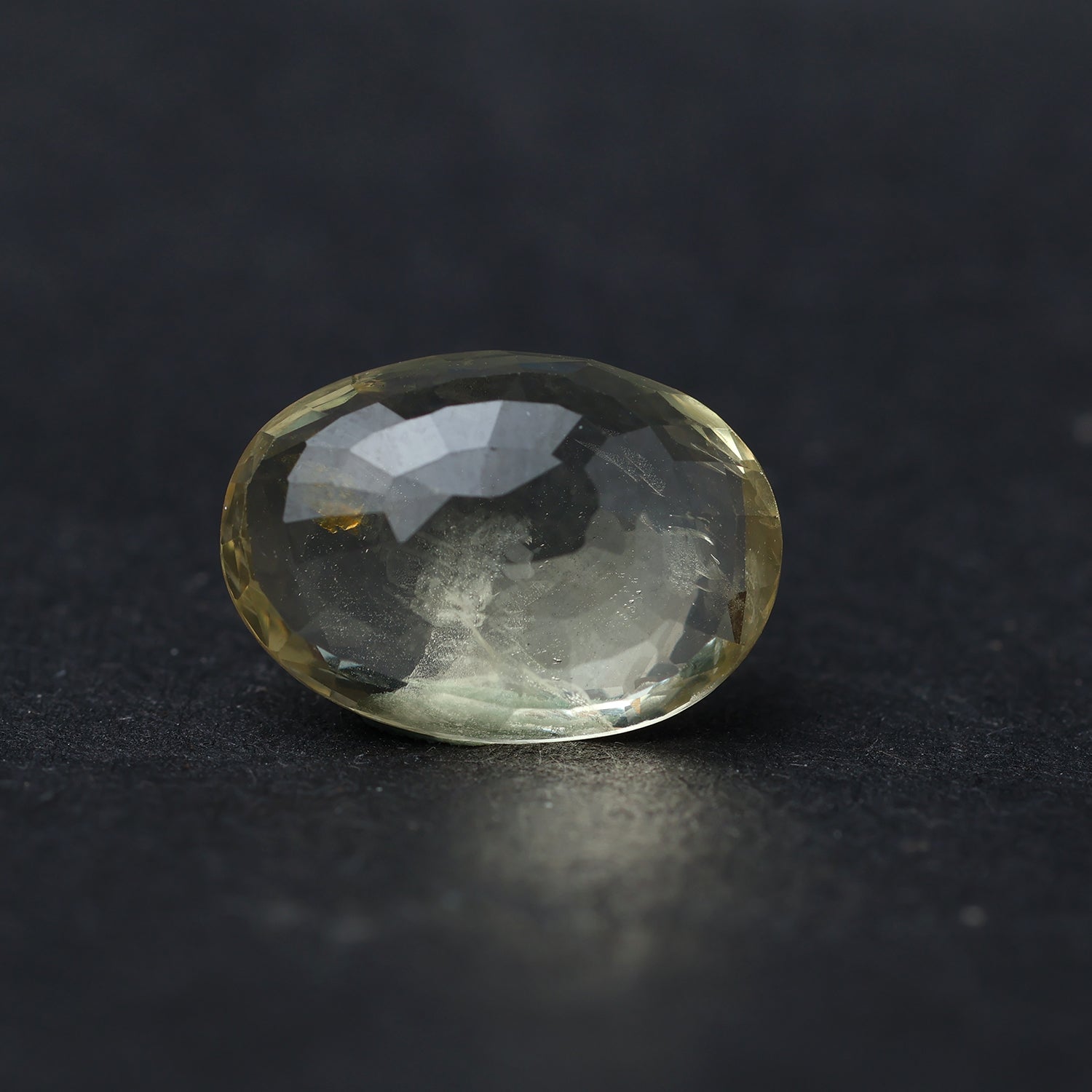 Yellow Sapphire - 5.58 Carat (Ceylon)