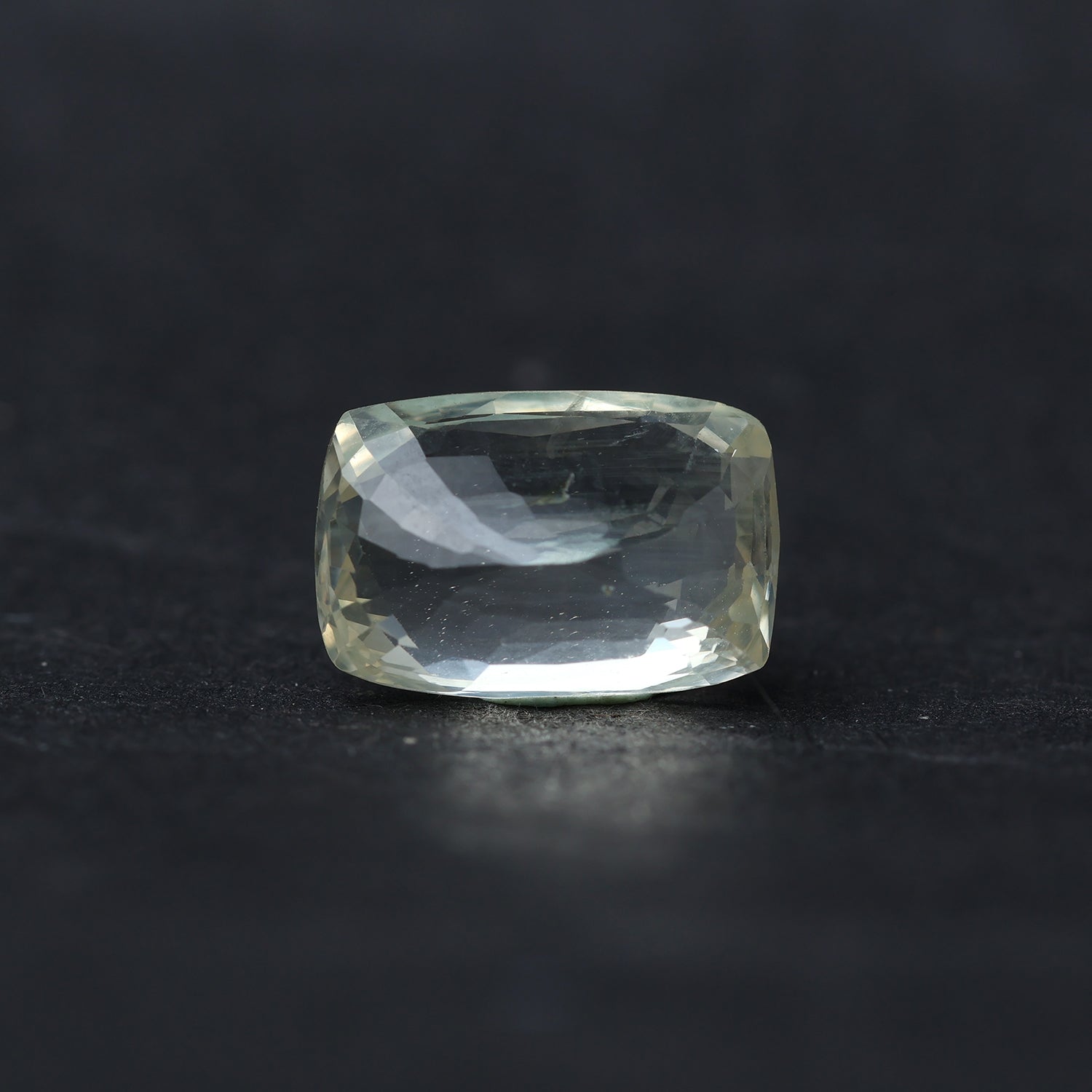 Yellow Sapphire - 6.05 Carat (Ceylon)