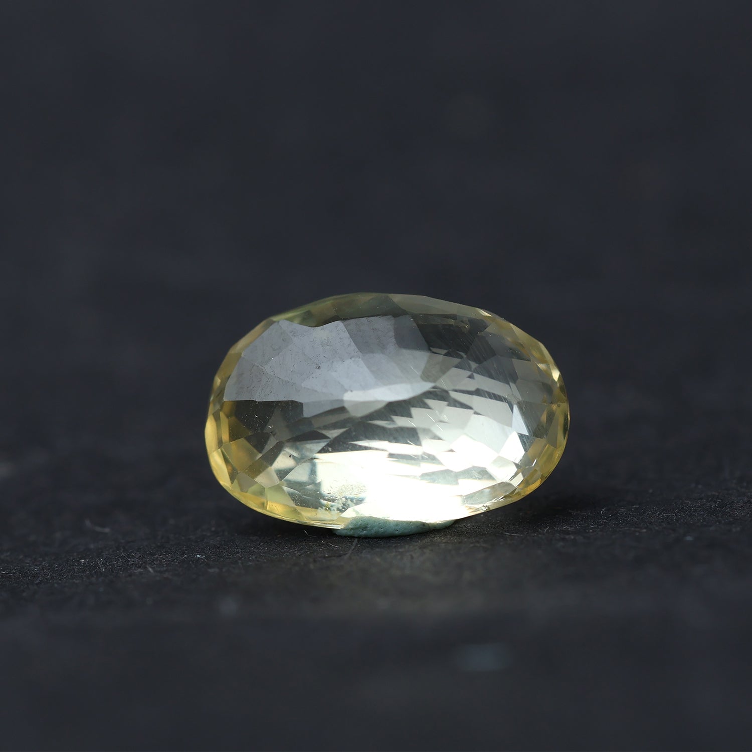 Yellow Sapphire - 5.57 Carat (Ceylon)