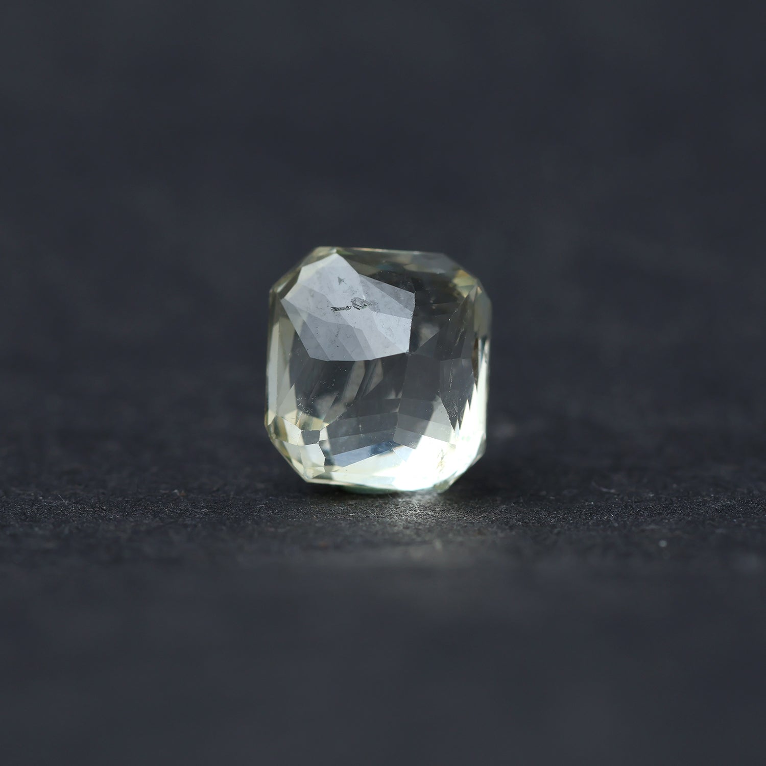 Yellow Sapphire - 5.03 Carat (Ceylon)