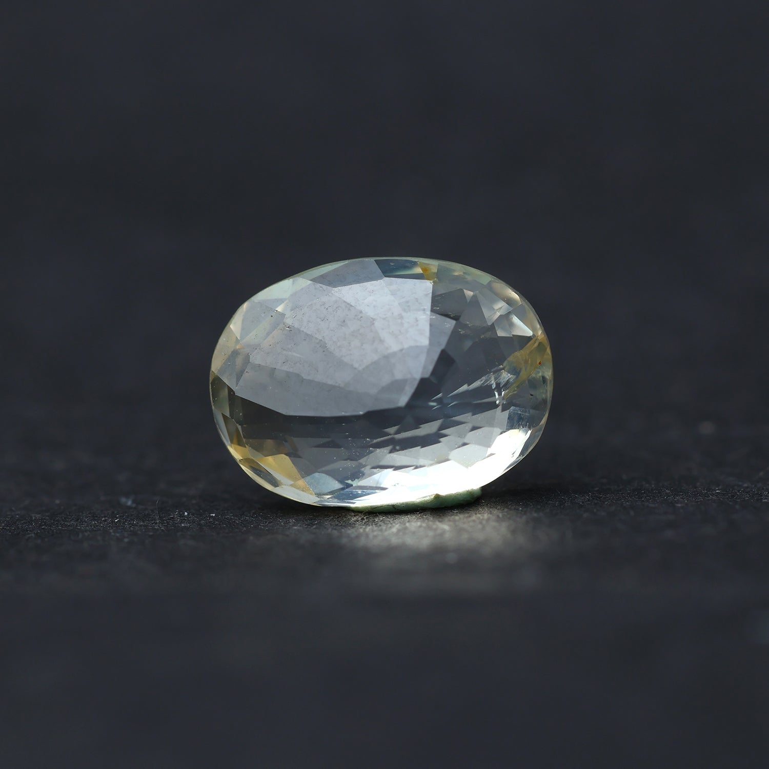 Yellow Sapphire - 5.11 Carat (Ceylon)