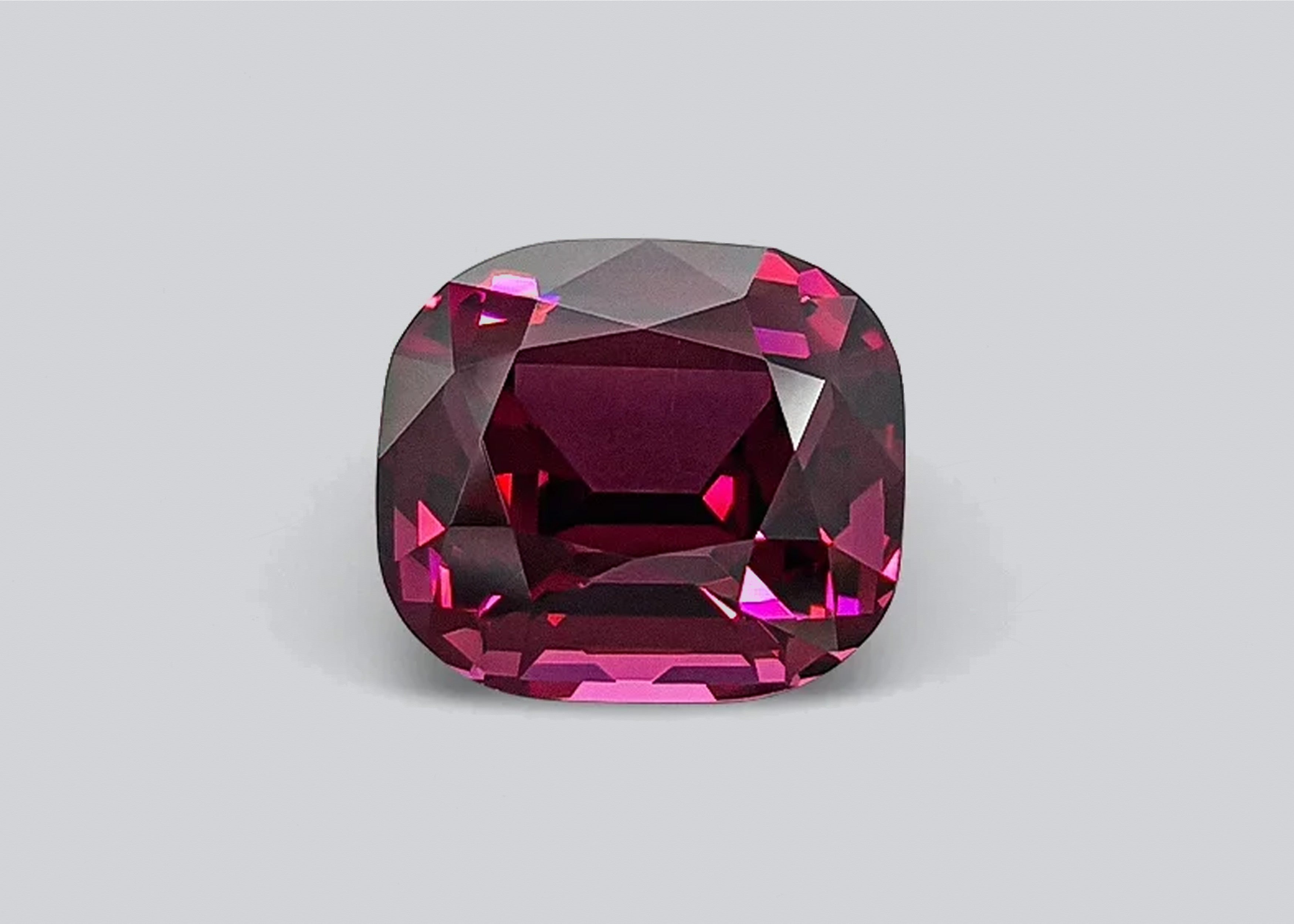 Garnet ( 6.45 Carat )