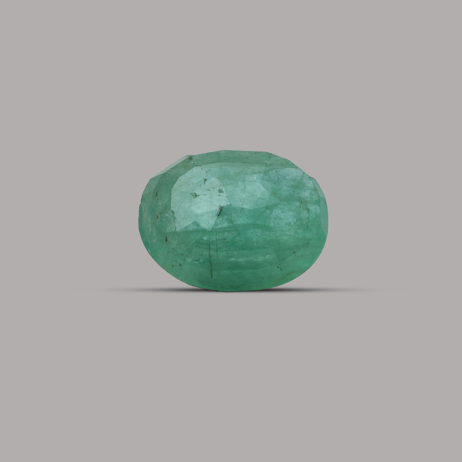 Emerald ( Panna ) - 4.8   Carat